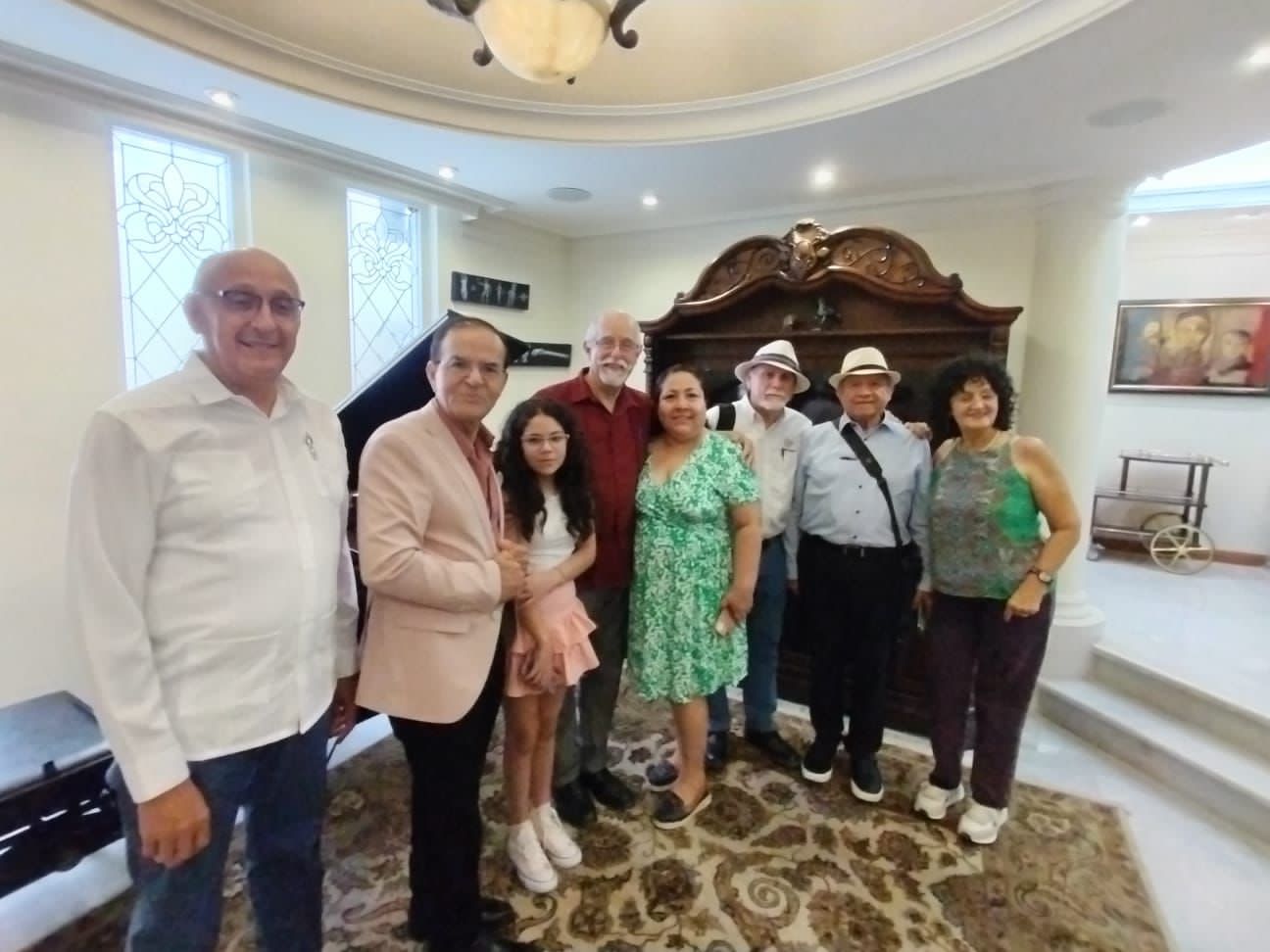 El Cronista Oficial de Concordia, Sinaloa, Rigoberto Brito Osuna, fue premiado por la Asociación Nacional de Cronistas de Comunidades y Ciudades Mexicanas con el Tercer Lugar por su investigación sobre Fray Bernardo Martínez y Acejo.