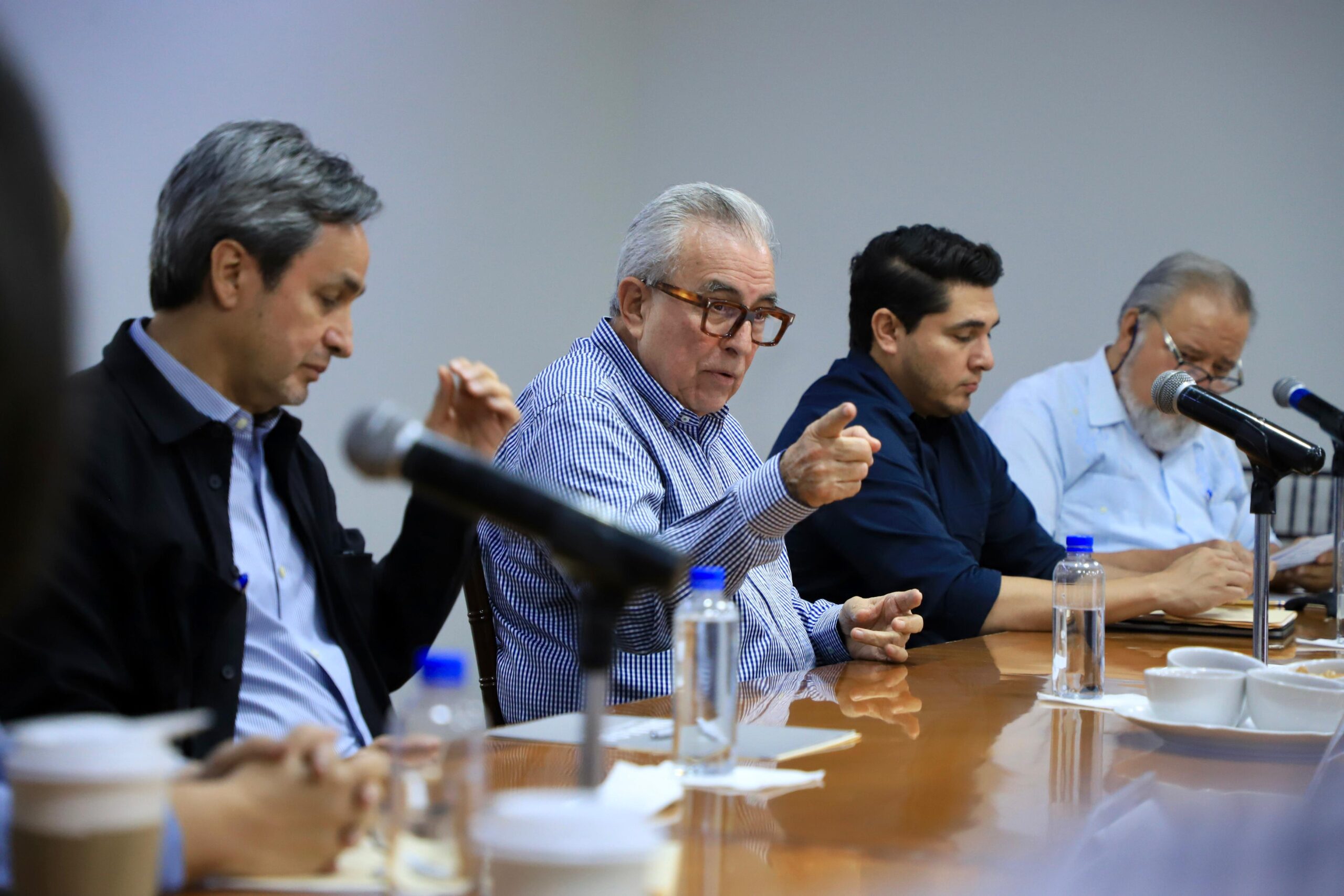 Cada una de las secretarias y secretarios presentaron un resumen de lo realizado en sus dependencias durante este tercer año