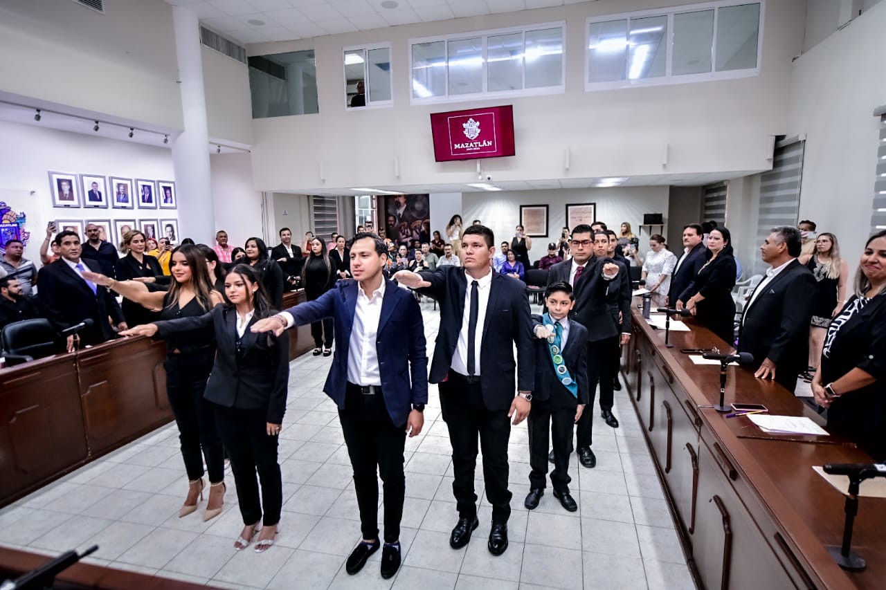 El Alcalde Edgar González felicitó a los jóvenes que son parte del Cabildo y los exhortó a contribuir en la mejora del municipio.