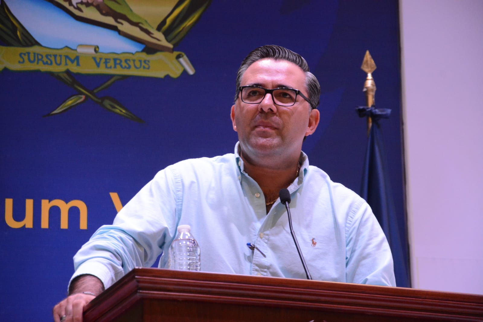 La más reciente suspensión de amparo, que recibió a favor la Universidad Autónoma de Sinaloa (UAS), por parte del Tribunal Federal, da una lección de respeto por la Autonomía Universitaria, al poner un alto a la Auditoría Superior del Estado (ASE) a que no intente vulnerar el autogobierno de la Universidad, en su vertiente de fiscalización a través de sus órganos internos de control en los ingresos auto generados por la institución, informó el abogado defensor, doctor Ramón Bonilla Rojas.