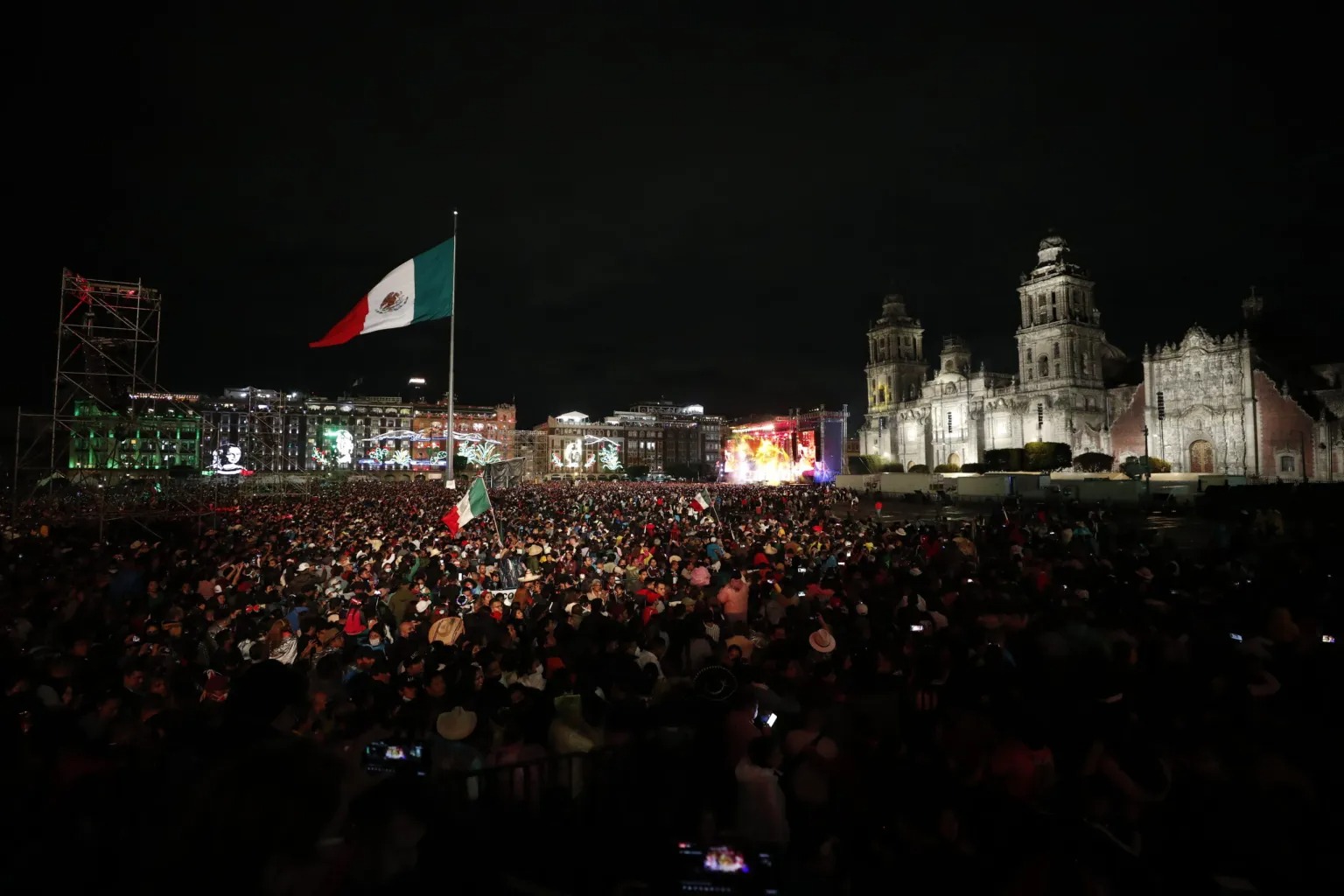 México espera más de 30 mil 394 millones de pesos por consumo de servicios turísticos por el Día de la Independencia