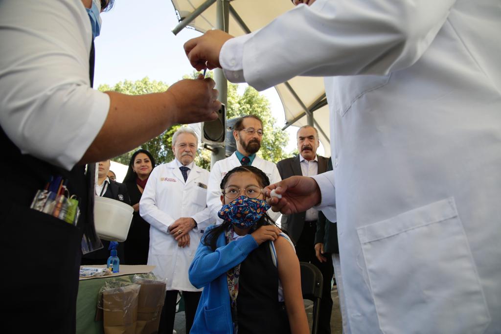 Inicia Salud campaña de vacunación invernal 2024 con dosis para Influenza, Covid, y VPH