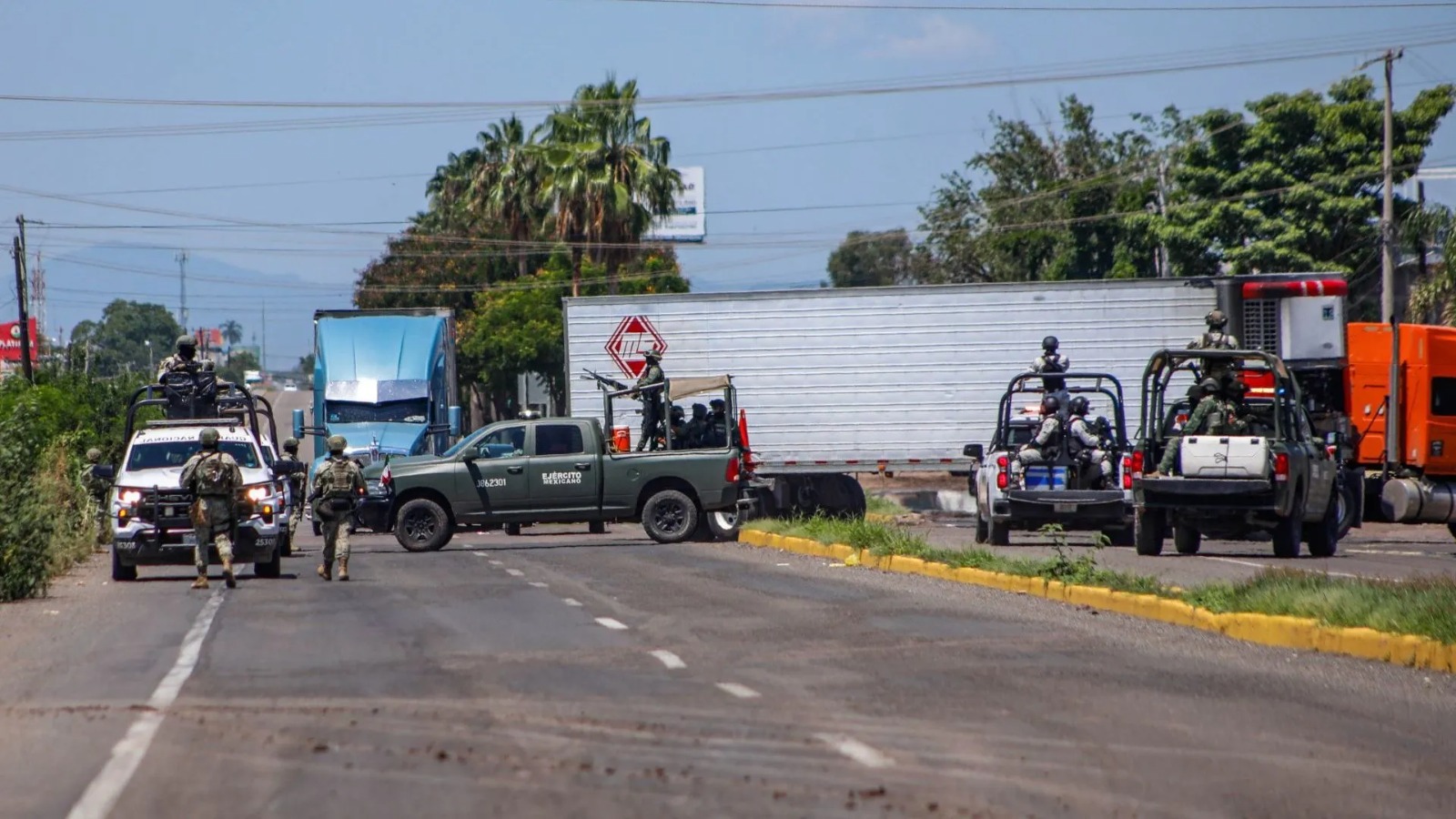 -	En Sinaloa padecemos un secuestro colectivo: #Meduelesculiacan.
-	Embajada de E.U. recomienda no visitar Sinaloa.
-	Pretenden regalarle diputación local a Leobardo Alcántara. No tienen lucha!.
