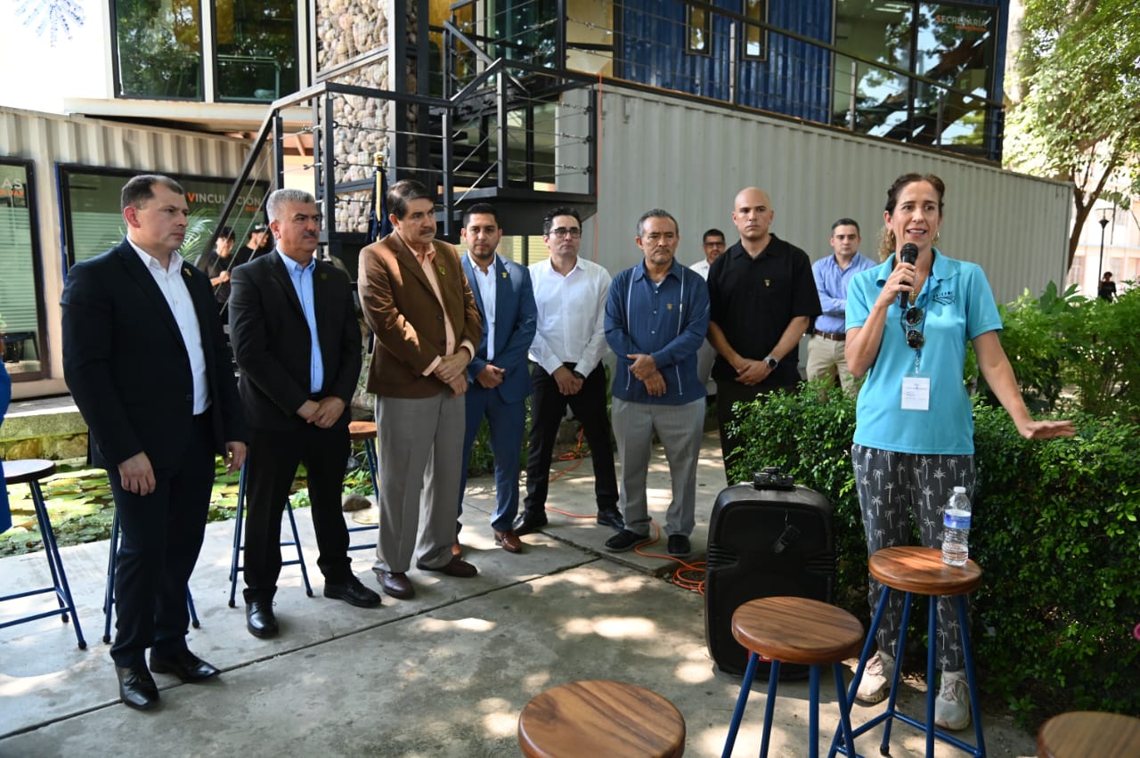 De esta manera se continúa fortaleciendo los lazos de la Universidad Autónoma de Sinaloa con la sociedad en general, en donde se reafirma el compromiso con las y los estudiantes de la máxima casa de estudios.