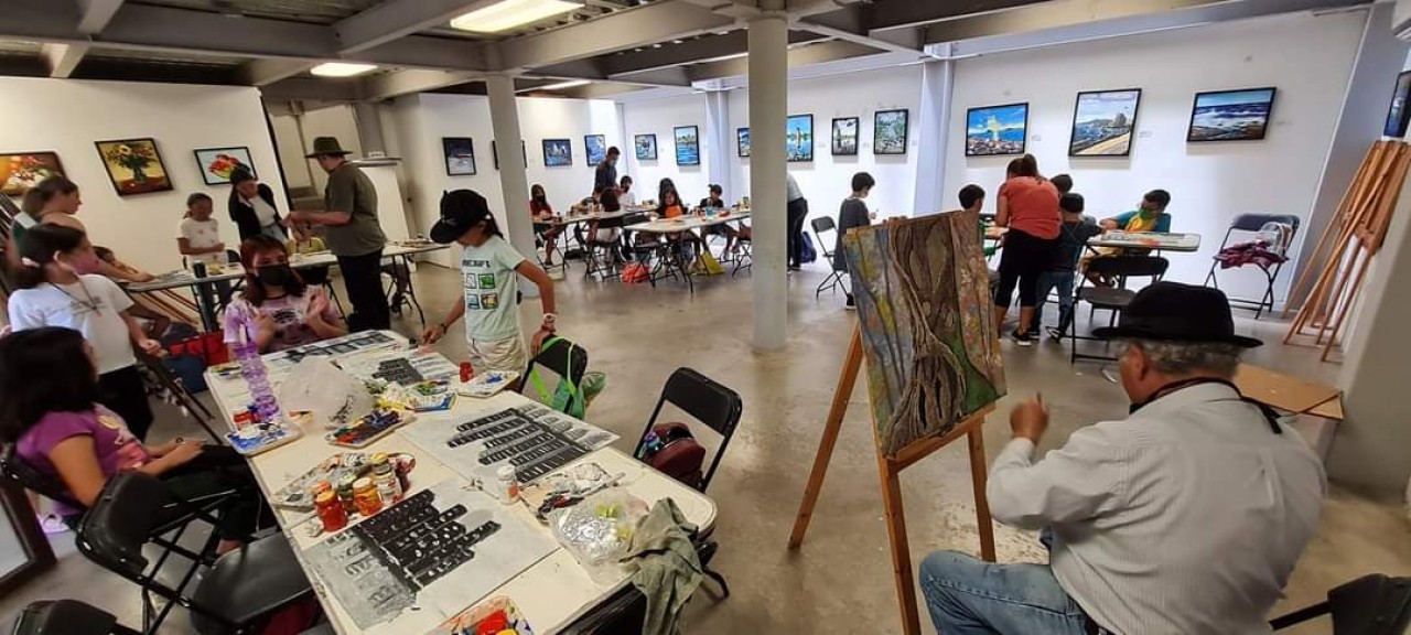La Universidad Autónoma de Sinaloa (UAS) mantiene abierta la convocatoria de inscripción a más de 80 talleres artísticos del ciclo escolar 2024-2025, que se imparten de manera gratuita a través de las coordinaciones de Cultura en todo el estado.