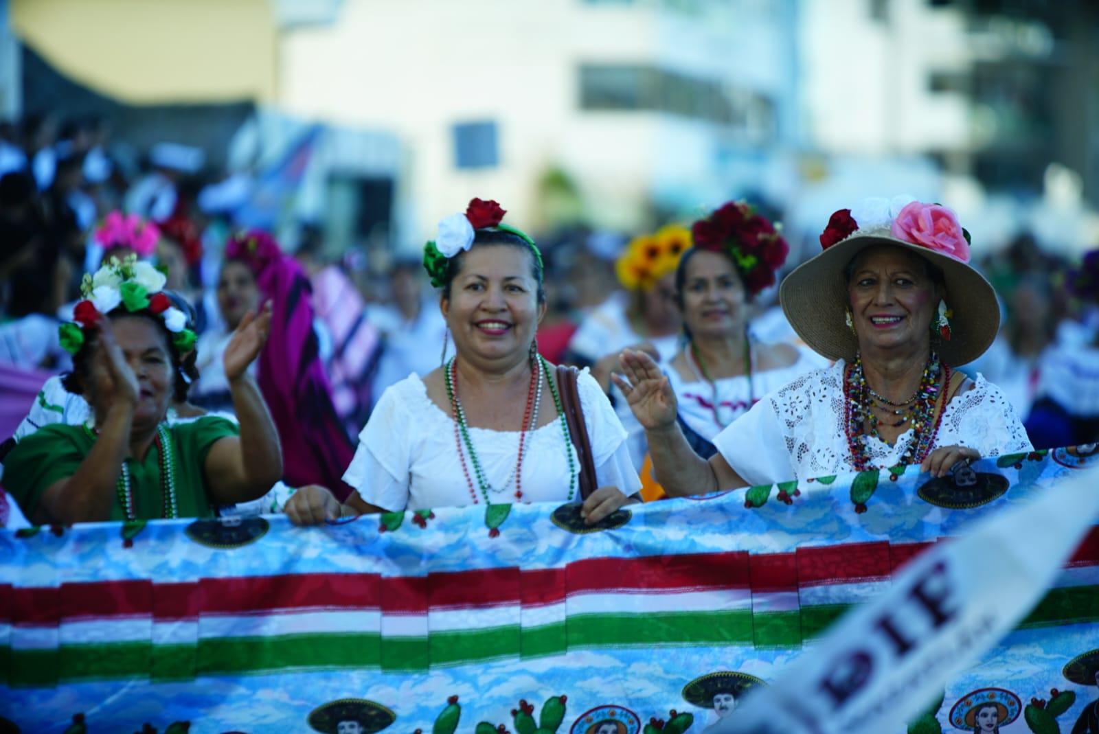 El Alcalde Edgar González, acompañado de la Presidenta del Sistema DIF, María Teresa Apodaca de González y autoridades de diferentes instancias de gobierno presidieron el evento.