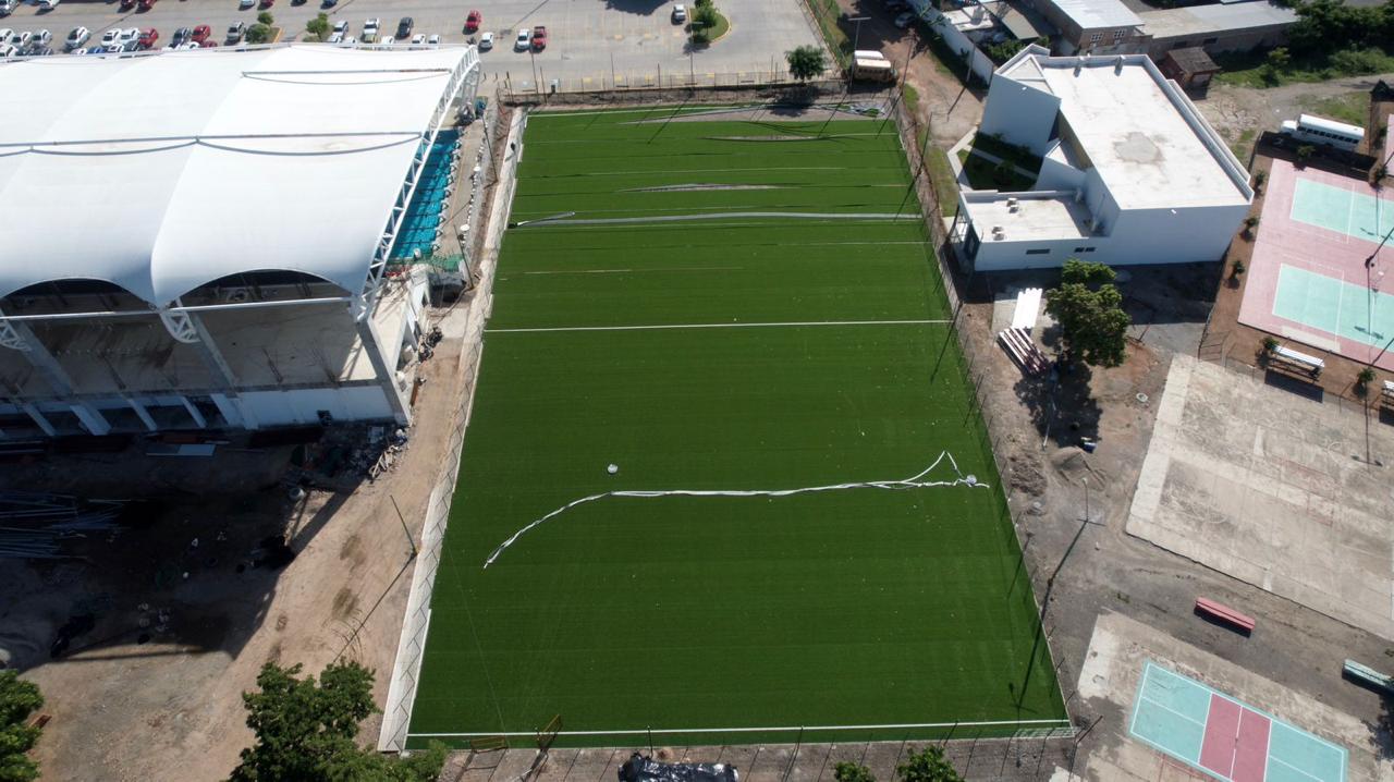 Supervisa Alcalde, Edgar González, rehabilitación de la Unidad Deportiva Sahop.