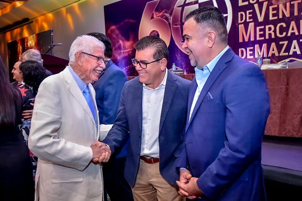 Alcalde Edgar González reconoce labor de Ejecutivos de ventas y mercadotecnia.