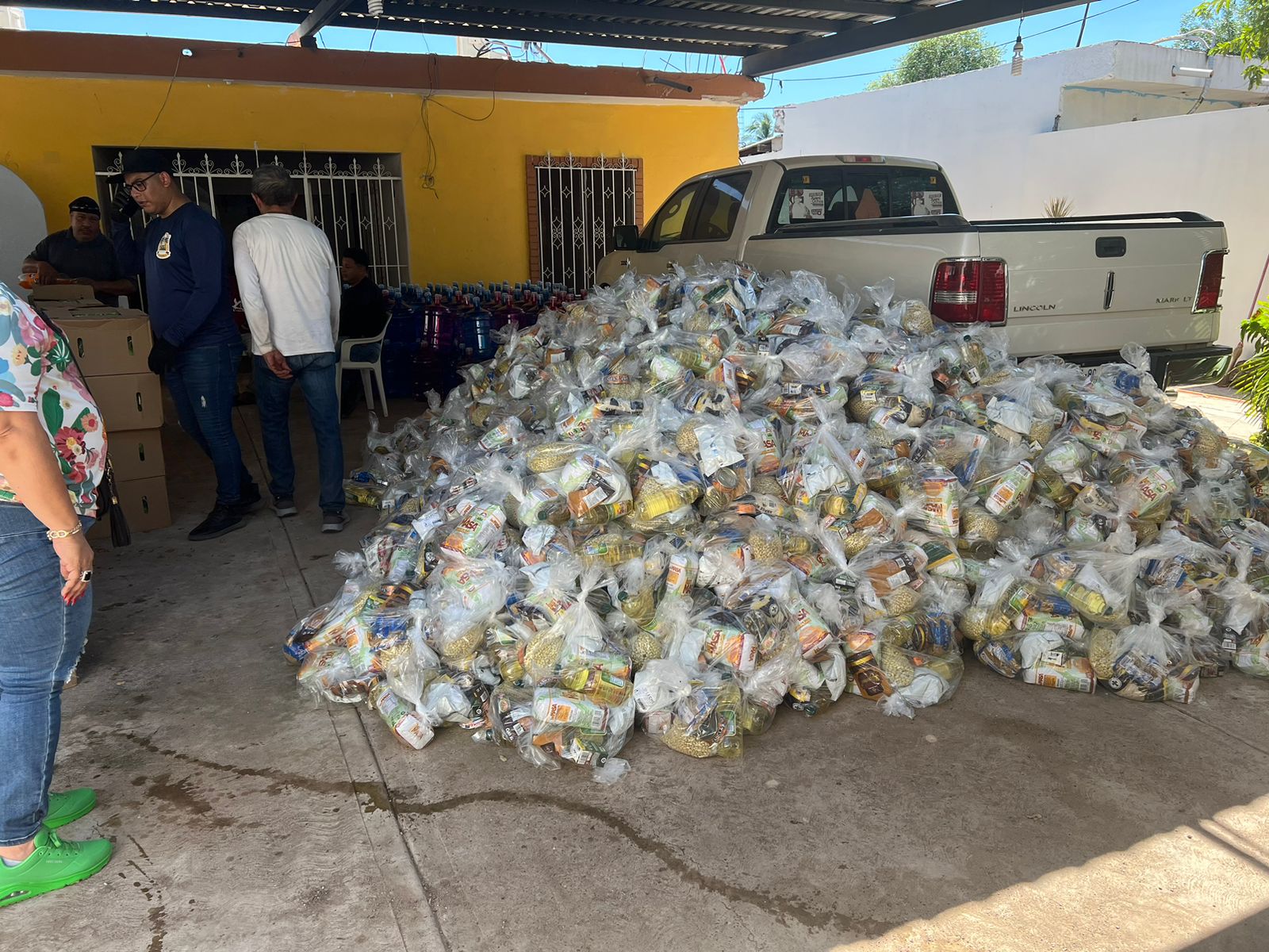 Familias de Costa Rica recibieron 1000 despensas para combatir el desabasto: Tapia Sánchez