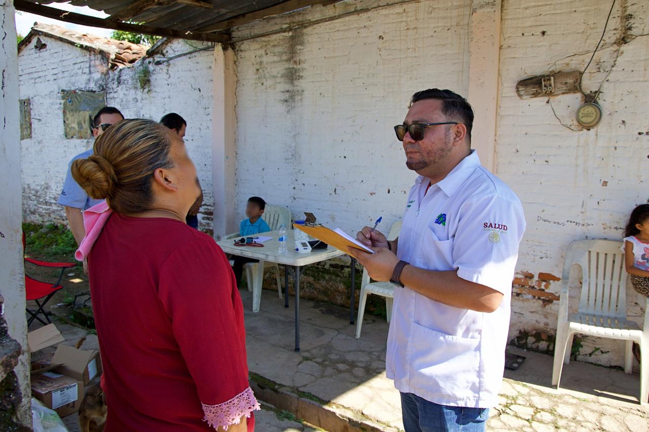 Por instrucciones del Gobernador del Estado, Rubén Rocha Moya, en coordinación con la Secretaría de Bienestar y Desarrollo Sustentable (SEBIDES), la Secretaría de Salud de Sinaloa llevó una caravana de salud a la comunidad de La Rastra, Rosario, con la finalidad de atender y acercar los servicios a las familias desplazadas.