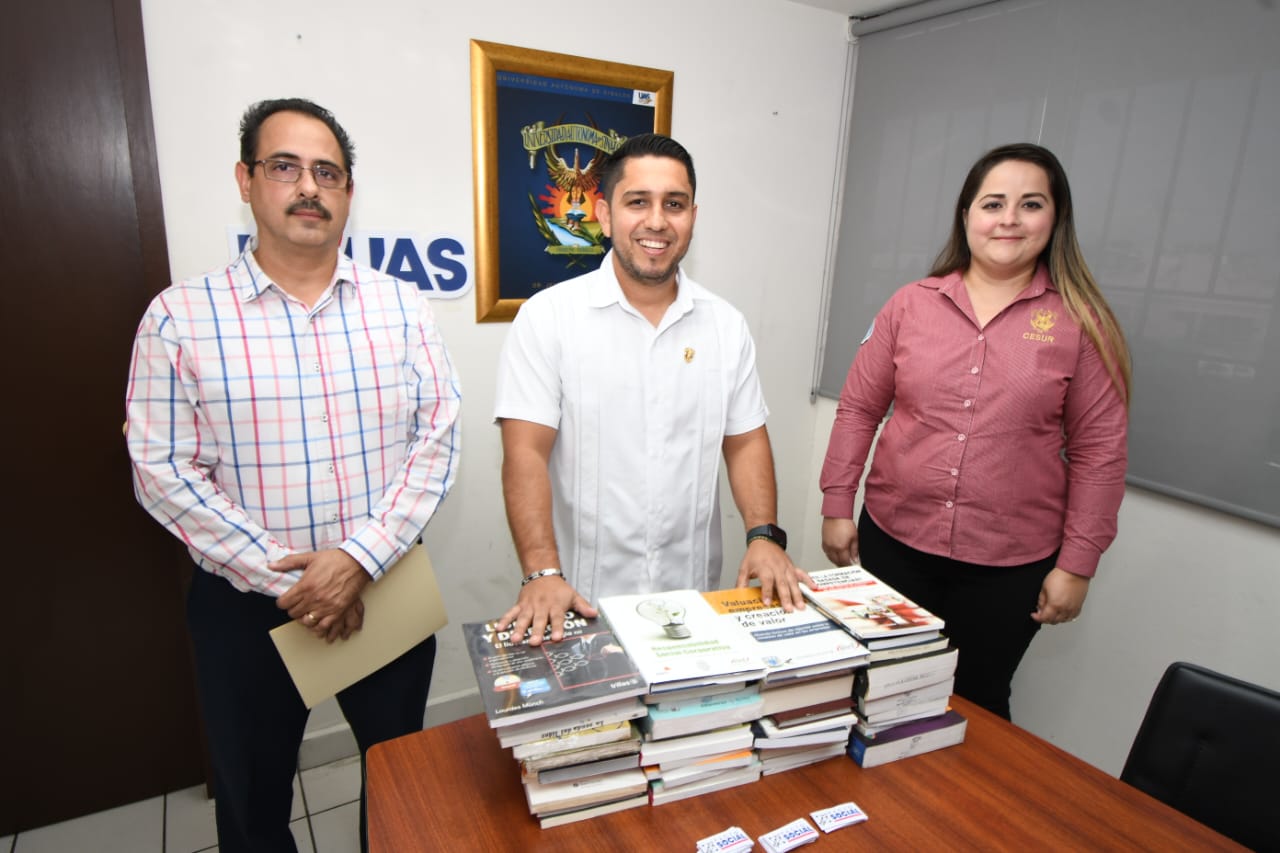 Por el Pacto social UAS donan libros por parte del Colegio de Contadores Públicos del Sur de Sinaloa.