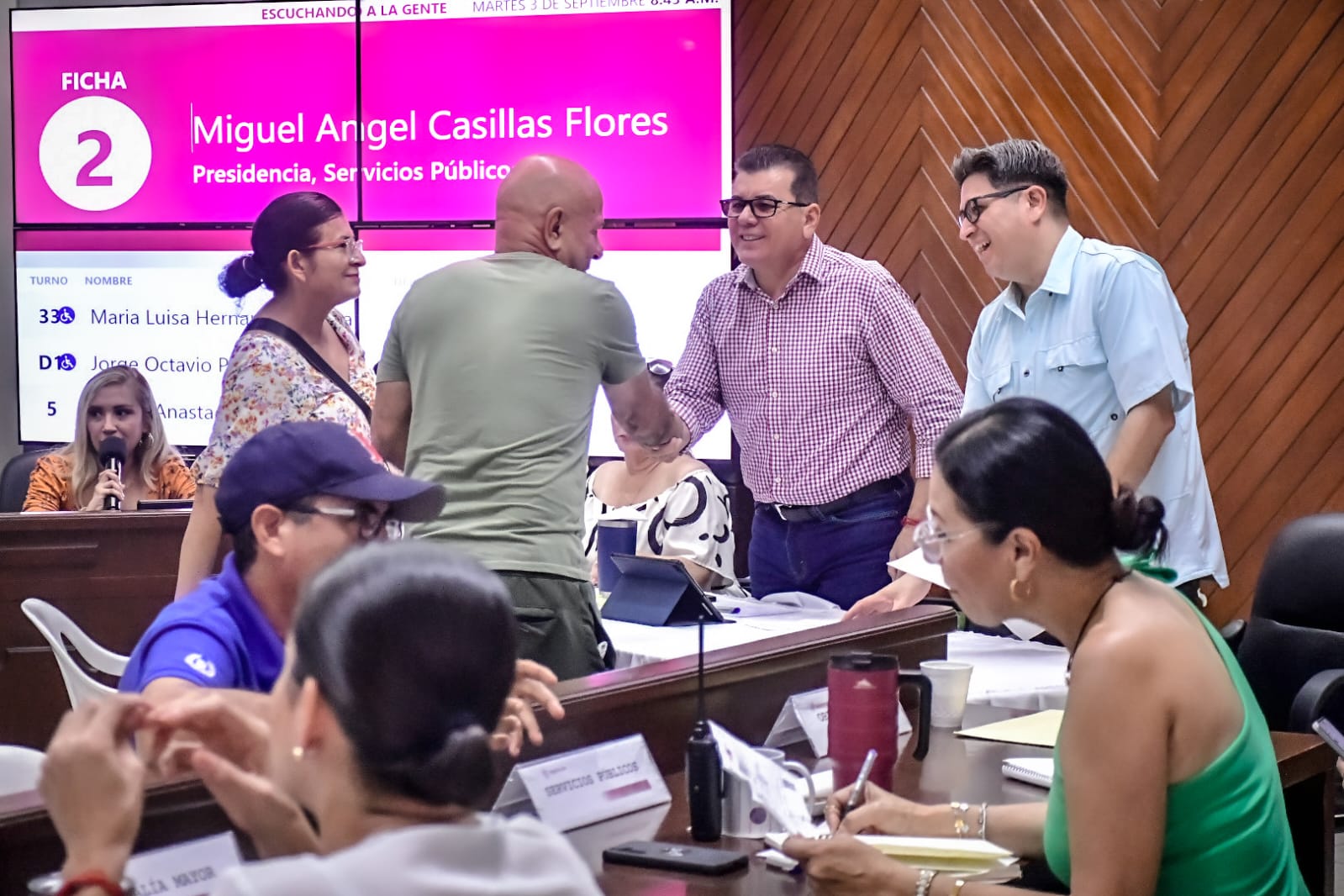 En la audiencia pública se atendió a decenas de personas con peticiones para diferentes áreas del municipio.