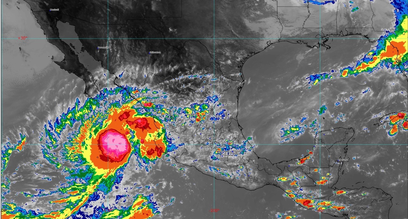 El doctor Bladimir Salomón Montijo pidió a la población de Sinaloa estar pendiente, así como tomar las debidas precauciones ante el desarrollo de la depresión tropical 9E en las próximas horas, la cual podría traer lluvias importantes para la entidad.