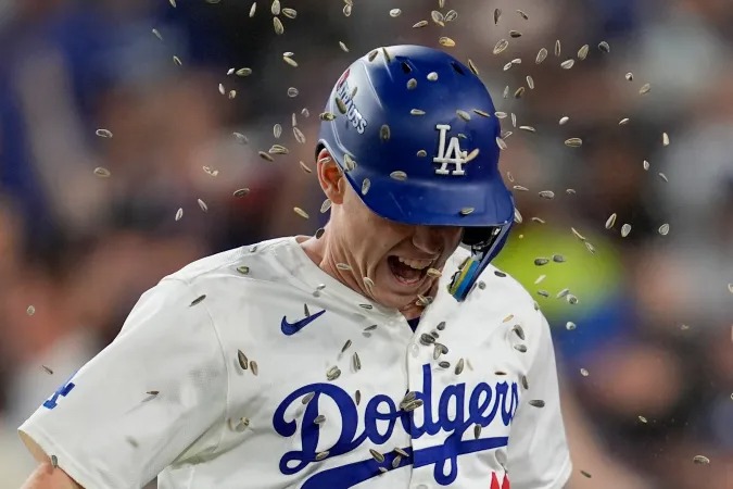 Tommy Edman, uno de los hombres adquiridos por la gerencia de los Dodgers a media temporada, volvió a hacer el trabajo como ha sido en toda la recta final de la campaña y sobre todo en los playoffs. Fue nombrado el MVP de la serie.