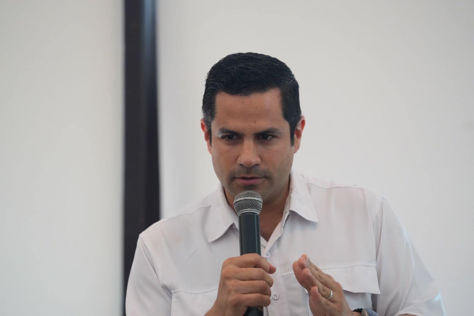 - Debemos de cambiar de mentalidad y fomentar los aspectos positivos.