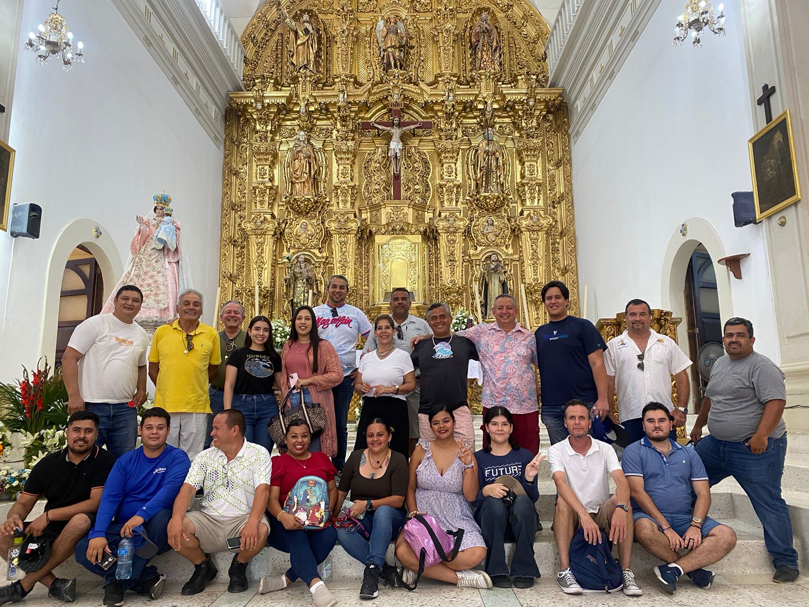 Como parte de sus actividades para certificarse oficialmente como guías de turistas en Mazatlán. Visitaron El Rosario, treinta estudiantes del diplomado que ofrece la Secretaría de Turismo, conociendo un poco más de la historia y los lugares emblemáticos que hacen de este pueblo mágico atractivo al turismo.