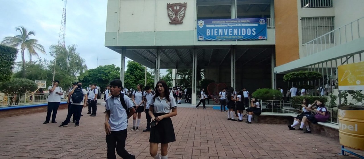 Las preparatorias de la UAS son las únicas en el estado en contar con una certificación internacional, lo que garantiza la formación de excelencia.