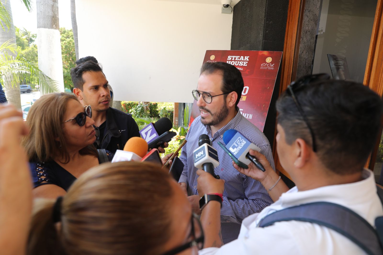 El titular de la Secretaría de Turismo en Sinaloa, Ricardo “Pity” Velarde Cárdenas, manifestó que ya empiezan a verse los resultados de las estrategias turísticas de unificación de marca  en el caso del destino Mazatlán y otras implementadas para darle confianza al turista de que visite el puerto y sus comunidades rurales.