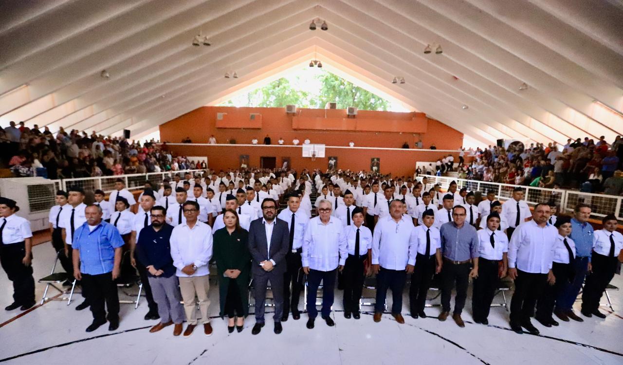 - El gobernador del estado asistió a la ceremonia de graduación de 221 cadetes de la Universidad de la Policía, que reforzarán el estado de fuerza de varios municipios, de la SSP y la FGE