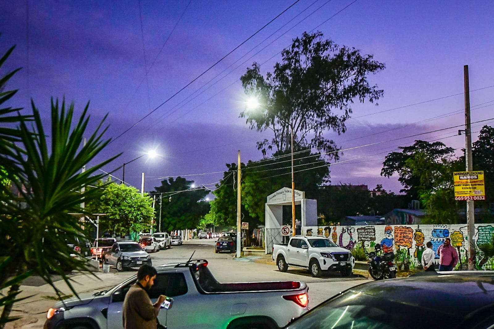 Es la primera ocasión que la colonia se ve beneficiada con el cambio de luminarias tras años de espera