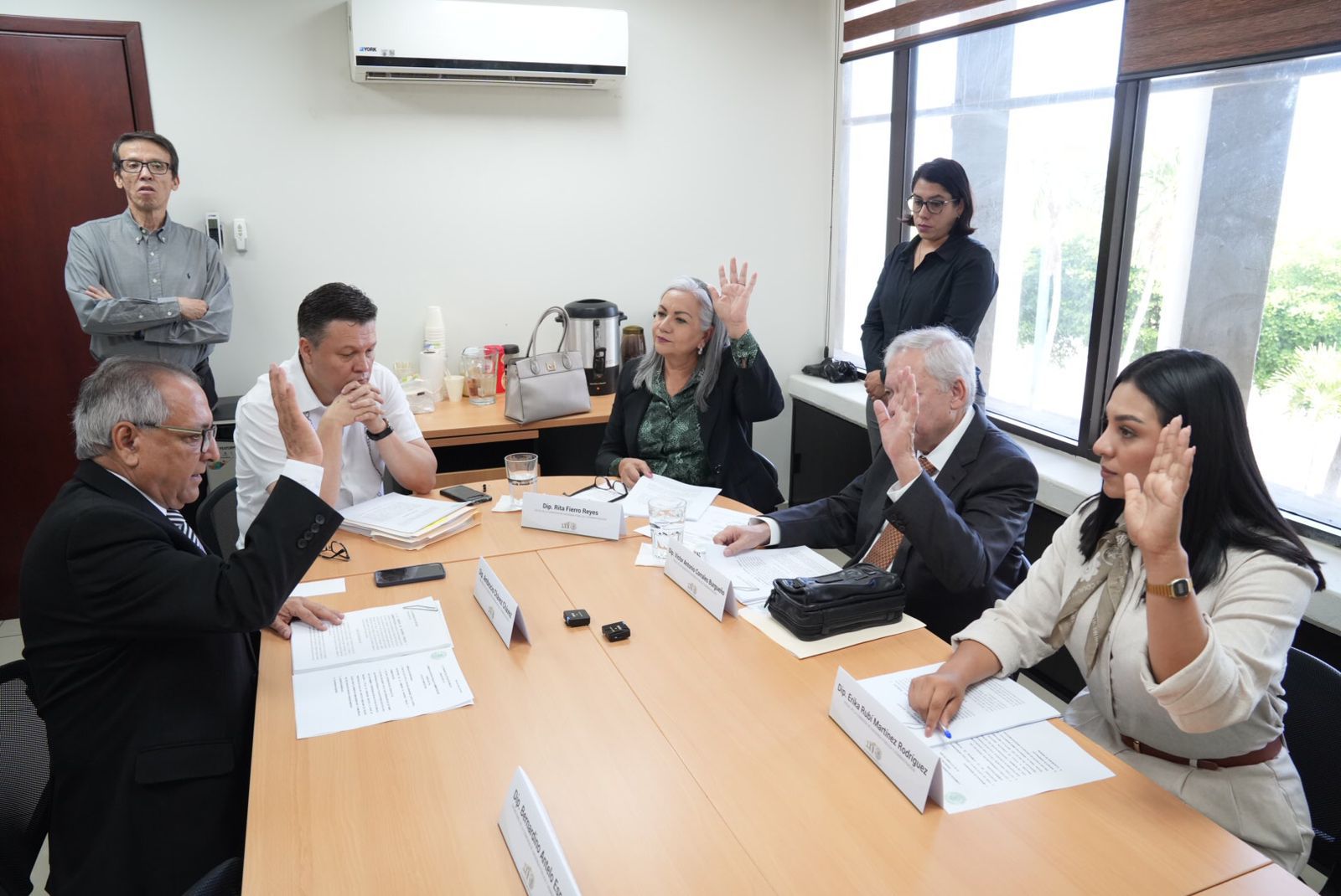 Comisión de Hacienda Pública y Administración aprueba dictamen para que el gobernador done 13 inmuebles al IMSS-Bienestar