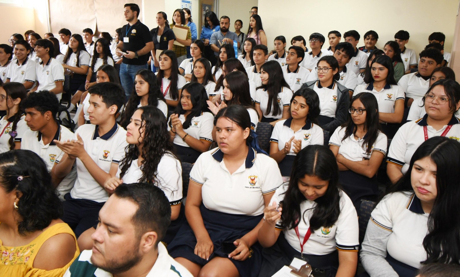 En un ambiente de festejo, la Unidad Académica Preparatoria Antonio Rosales de la Universidad Autónoma de Sinaloa (UAS), Unidad Regional Sur, celebró su 51 aniversario.