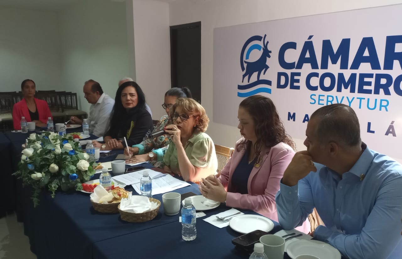 El programa funciona porque al terminar la capacitación de 12 meses, el 46 por ciento de los aprendices encuentran trabajo  y otros deciden emprender un negocio, citó Carrazco Macías. 