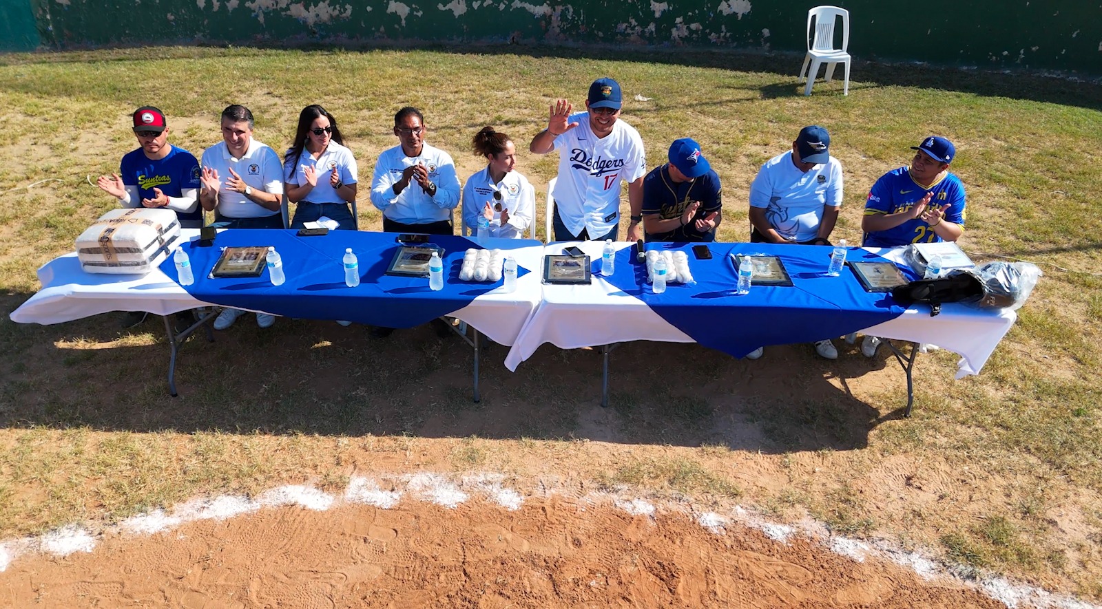 Con el propósito de fomentar la convivencia mediante el deporte, el Sindicato Único de Trabajadores de la Universidad Autónoma de Sinaloa (SUNTUAS), secciones Académicos y Administrativos e Intendencia, inauguró la Temporada de la Liga de Béisbol Intersindical 2024, de la unidad regional Sur.