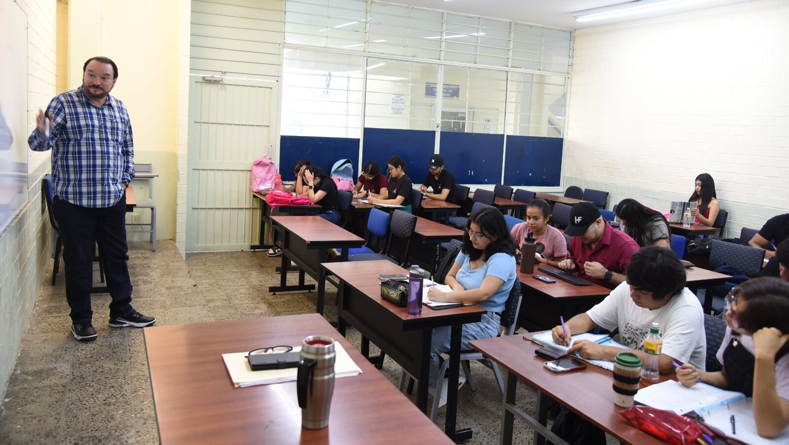 La UAS mantiene seguimiento oportuno a jóvenes que han vuelto a clases presenciales y apoya a aquellos que por la inseguridad no pueden acudir
