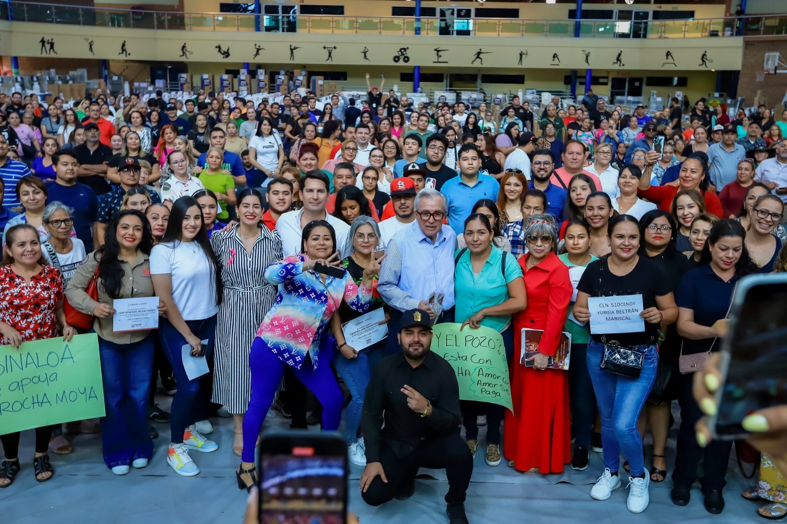 El Gobernador hizo entrega de 1387 paquetes de equipamiento, a 400 beneficiarios del programa Equipa Sinaloa y Estiliza Sinaloa.