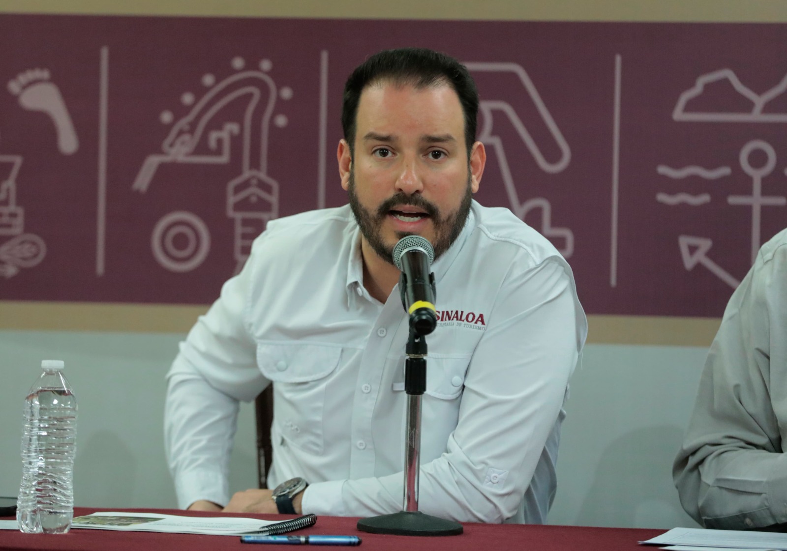 Al hacer un recuento de los resultados turísticos de los primeros nueve meses del año en Sinaloa, durante su participación en la conferencia de la vocería encabezada por el Secretario General de Gobierno, Feliciano Castro Meléndrez, el Titular de la Secretaría de Turismo, Ricardo Velarde Cárdenas, informó que se han recibido 4.65 millones de turistas, con una derrama económica de 6,500 millones de pesos y una ocupación hotelera del 75 por ciento.