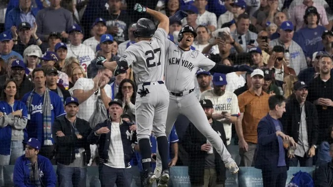 -	Freddie Freeman hace pagar a los Yankees y batea uno de los jonrones más dramáticos de la historia de la Serie Mundial al ganar los Dodgers en 10 innings. Realizan homenaje a Fernando Valenzuela; los Dodgers portan su número en la casaca.