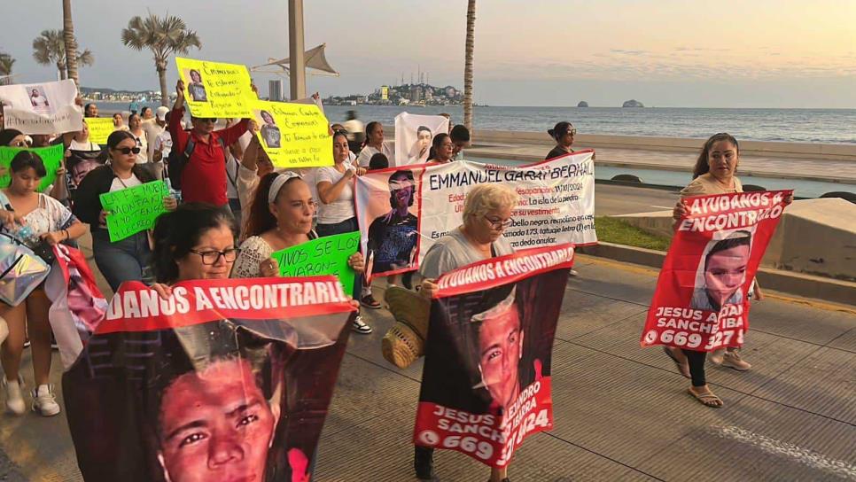 Decenas de personas salieron a manifestarse, realizar una marcha y exigir una respuesta inmediata de las autoridades sobre los desaparecidos en Mazatlán, una ola que va creciendo.