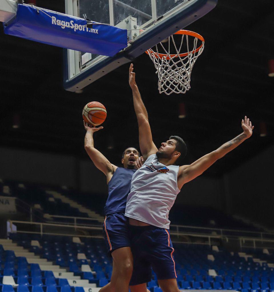 El ala pivote mazatleco comparte su experiencia en una vida llena de basquetbol y se dice listo para defender los colores de México, en la eliminatoria del Centrobasket FIBA