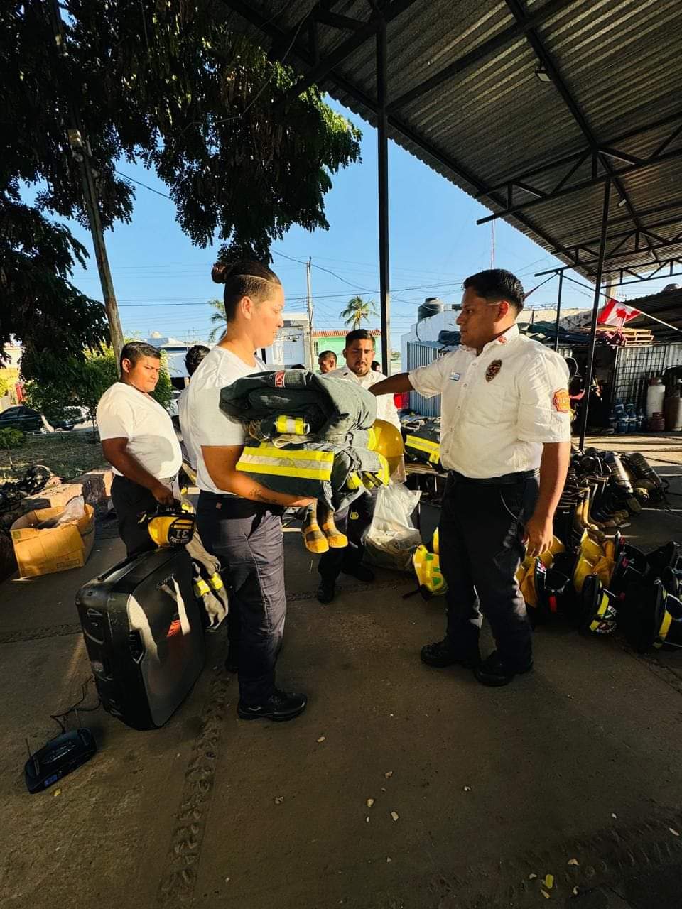 -	Organizada por el cuerpo de Bomberos Veteranos Mazatlán, recibe a 24 cadetes.