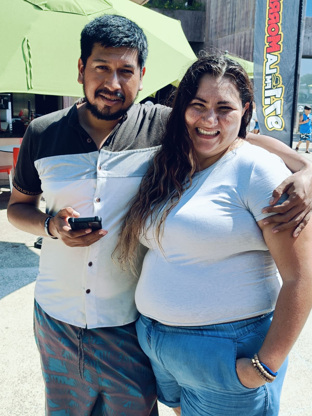 “La verdad está muy bonito, es la segunda vez que ya lo he visto, remodelado, había venido antes, pero ahorita la verdad está más, más bonito, bueno, me encanta, me encanta, las peceras, todo, y de verdad si tienen oportunidad, vengan a visitarlo vale la pena, nosotros somos de Guadalajara y siempre que venimos lo tratamos de visitar, los shows están muy muy bonitos, así que dense la oportunidad de venir a Mazatlán y al acuario.”
