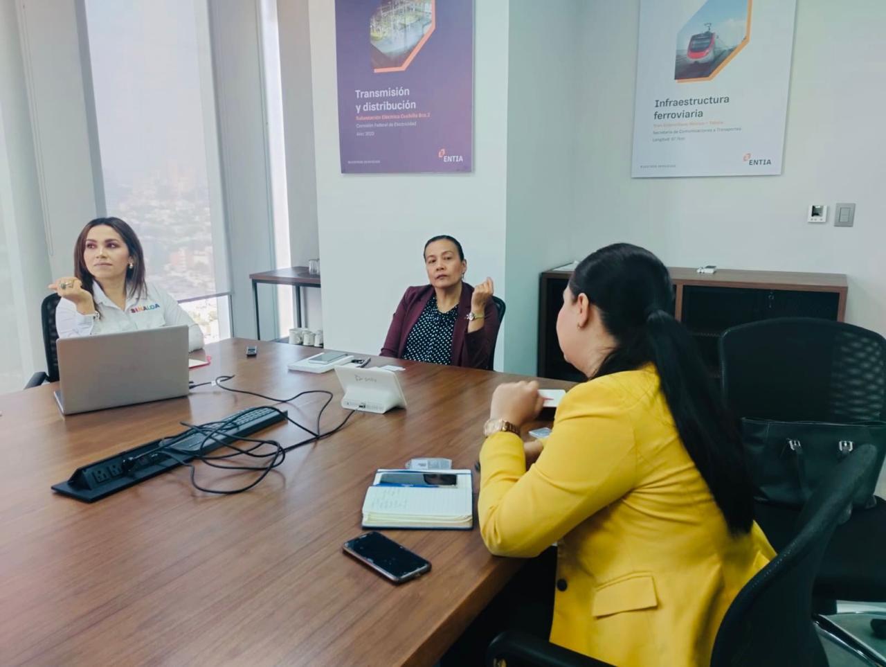 La Secretaria de Turismo de Sinaloa, en coordinación con la Asociación de Propietarios de Hoteles de Culiacán, se encuentra realizando “Blitz” en la Ciudad de México, con el propósito de atraer más congresos, convenciones e individuales a la capital, informó el titular de la dependencia estatal, Ricardo Velarde Cárdenas.