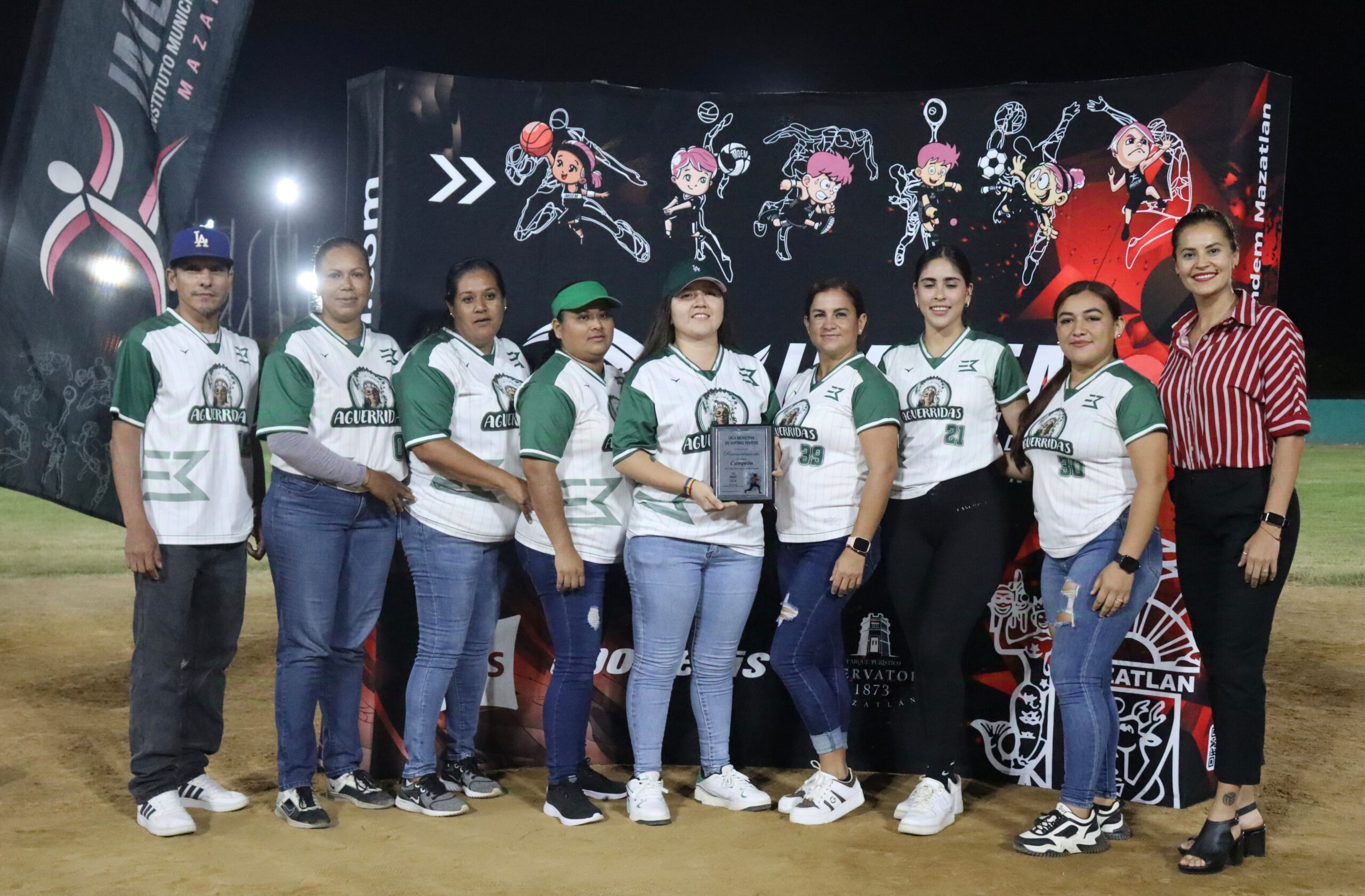 -	Las mejores jugadoras del circuito femenil son reconocidas por el Imdem y el Comité Municipal de Softbol, en la Unidad Deportiva Benito Juárez 