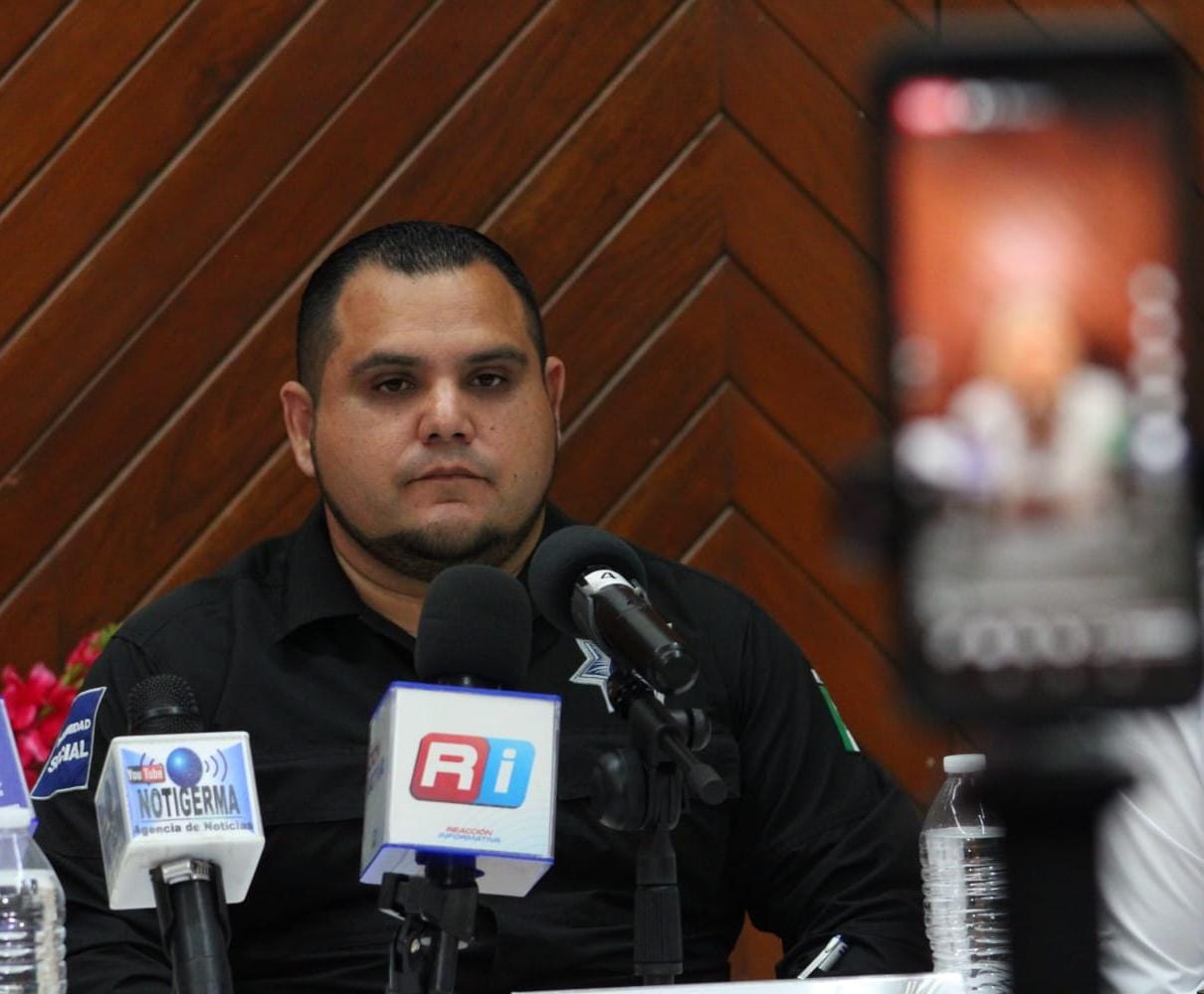 En el tema de la persecución en un fraccionamiento al sur de Mazatlán, el reporte inicial fue que los tripulantes de la motocicleta intentaron cometer un ilícito en un domicilio