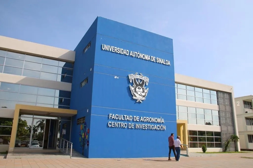 Ante las diversas imágenes y videos que circulan a través de las redes sociales, donde se muestran afectaciones por impactos de arma de fuego en instalaciones rosalinas, en específico la Facultad de Agronomía, la Universidad Autónoma de Sinaloa (UAS) hace las siguientes precisiones: