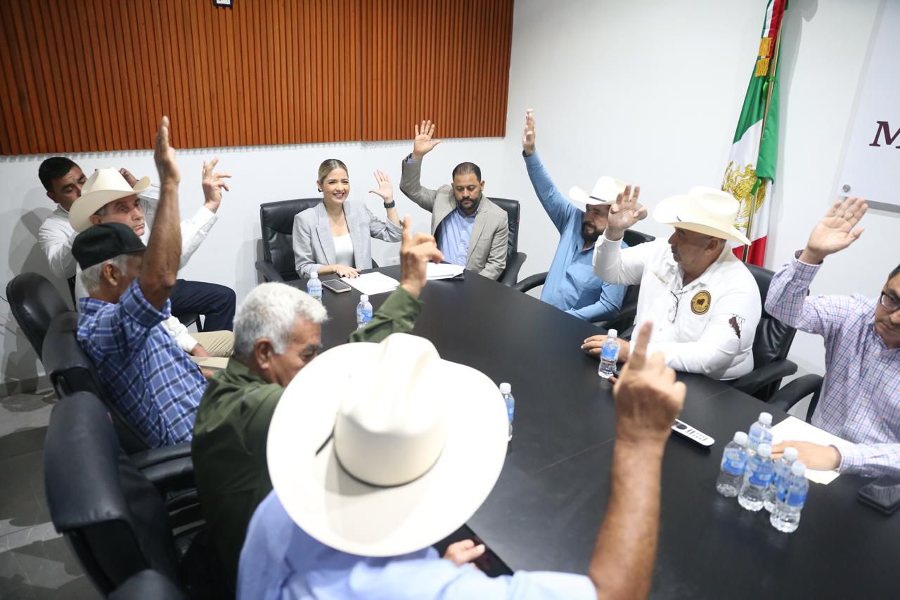 Toma protesta Presidenta Municipal a Jesús Ernesto Sandoval como Director General del Rastro TIF Mazatlán