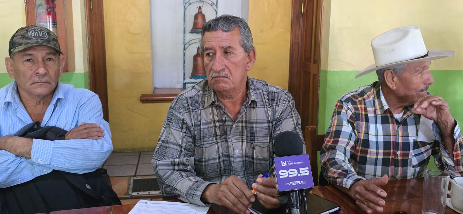 Más de diez mil familias de diversos ejidos y comunidades de El Rosario y algunas de Concordia no tienen acceso al agua, ni para consumo humano, a pesar de estar asentadas entre las dos presas del sur del estado como son la Picachos y la Santa María.