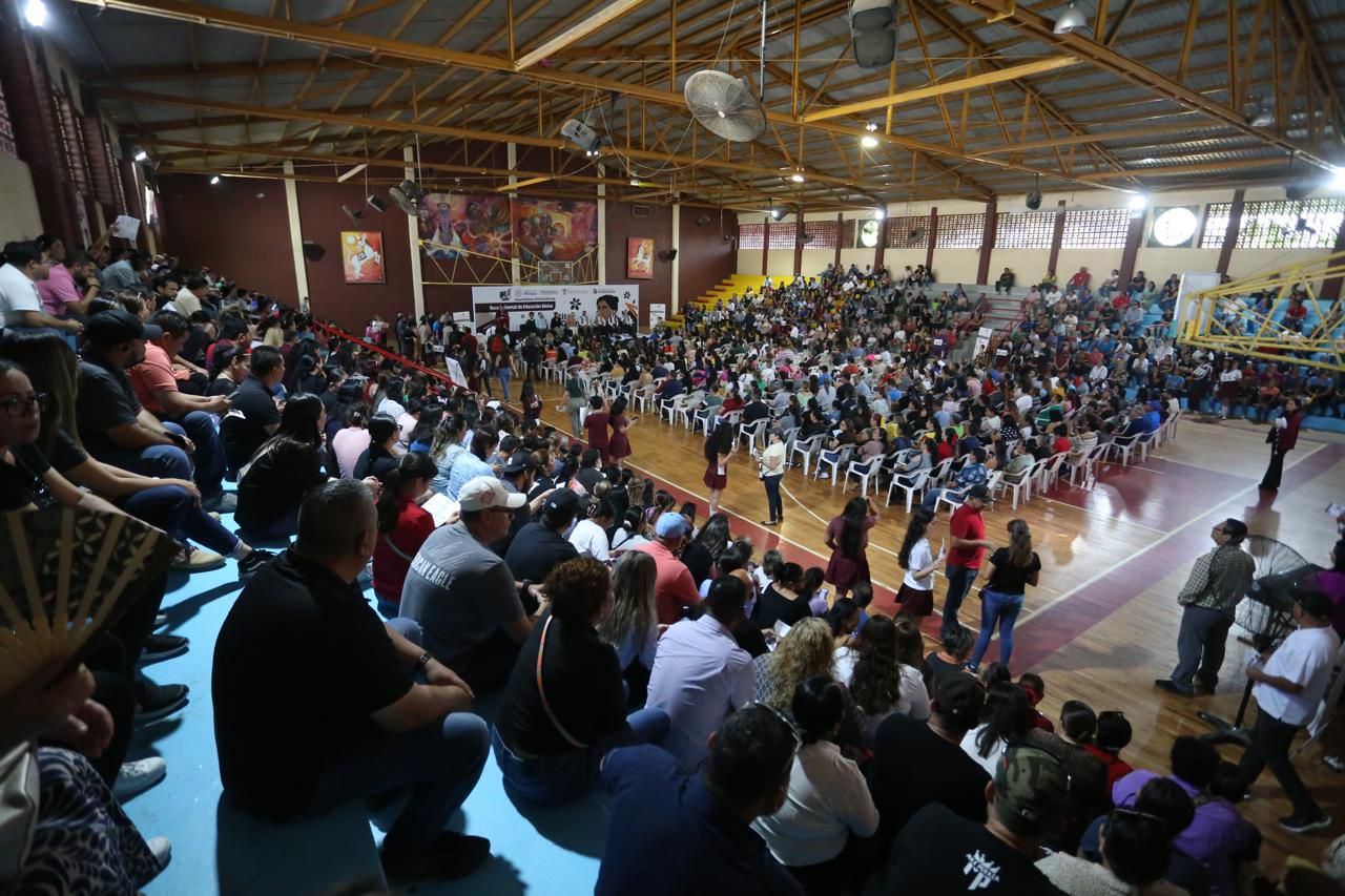 Autoridades municipales, estatales y federales cierran en Mazatlán las asambleas informativas de la Beca Universal de Educación Básica “Rita Cetina”; se beneficiará a 19 mil estudiantes de 64 secundarias del municipio 

