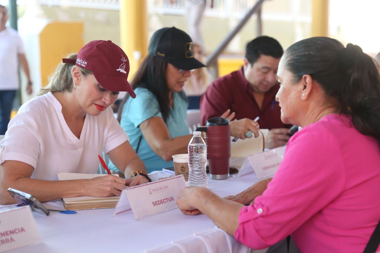 En la segunda jornada de atención ciudadana en la zona rural, se atiende a 50 habitantes y se reciben 95 solicitudes, con temas como raspado de caminos, reparación de luminarias y rehabilitación de cobertizos