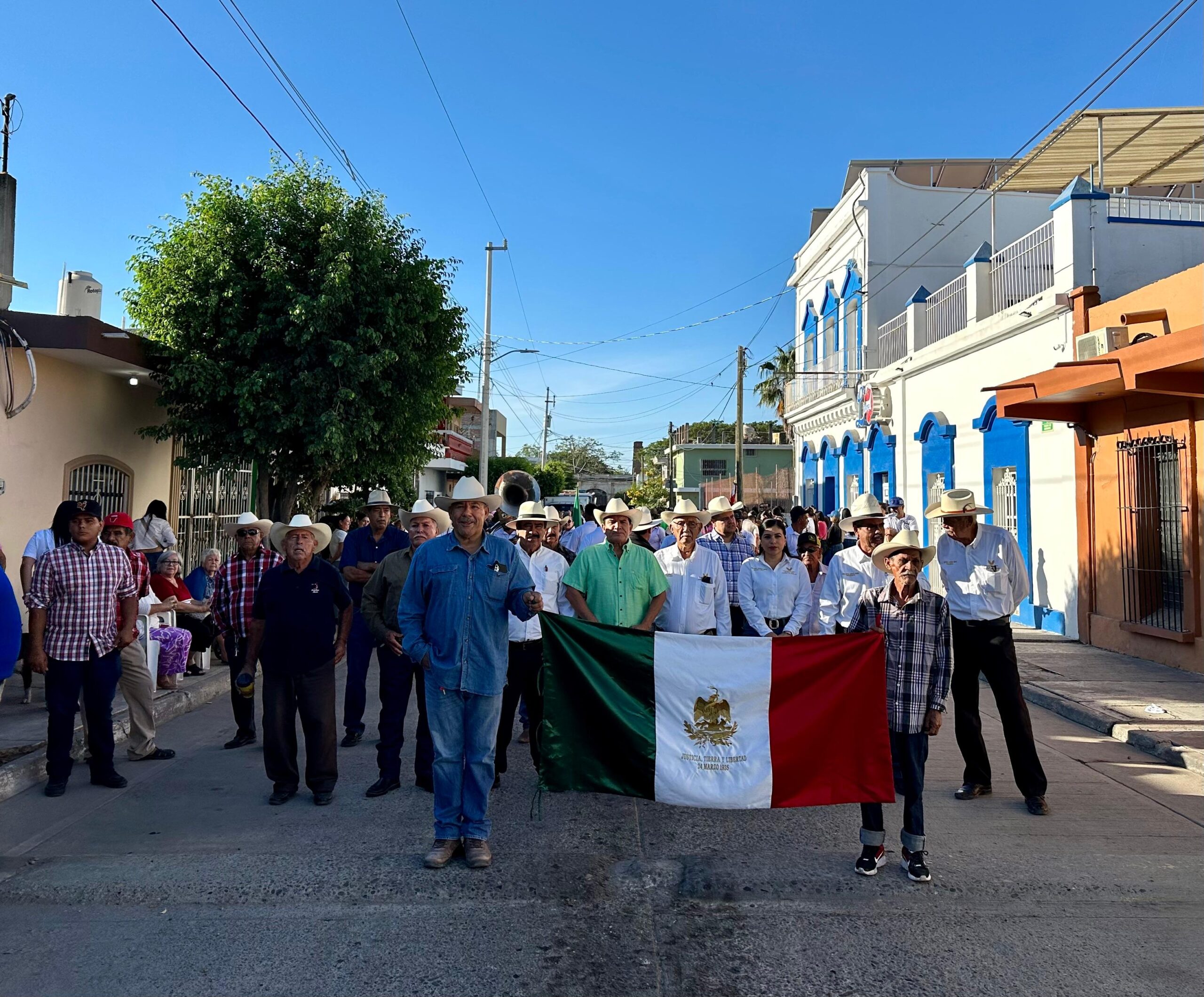 En el presídium estuvieron presentes el Síndico de Villa Unión, Leopoldo Guerrero, comisarios municipales y directivos de los planteles educativos participantes.