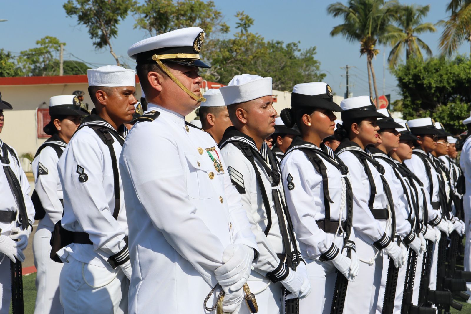 El Vicealmirante del Cuerpo General Diplomado de Estado Mayor, José Daniel Reséndiz Sandoval, Comandante de la Octava Región Naval, destaca que hoy 23 de noviembre, a casi dos siglos de consolidarse la independencia en el mar, son orgullosamente una armada que contribuye al desarrollo nacional y apoya a la población civil cuando más lo necesitan