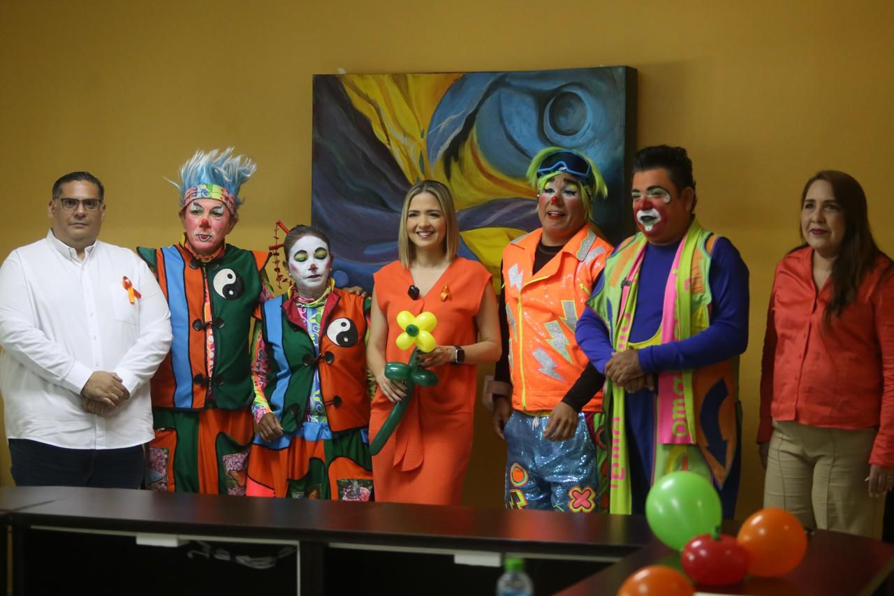 Se reúne Estrella Palacios con miembros de la Asociación de Payasos de Mazatlán quienes organizarán caminata, show y muchas sorpresas.