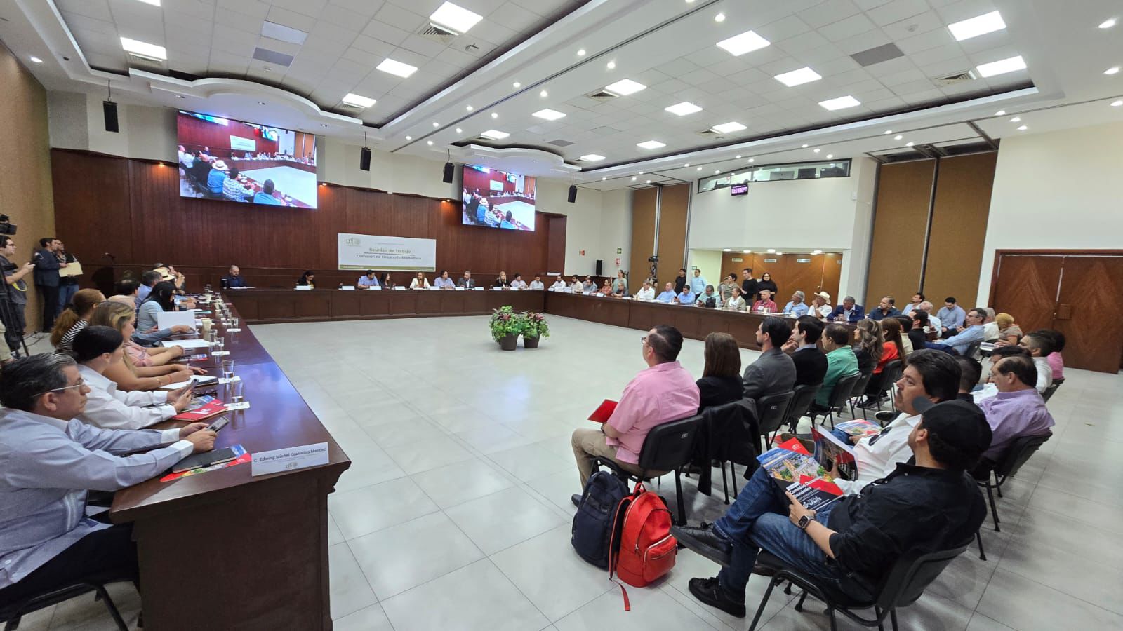 - Buscaremos acercamiento en el Senado de la República, la Comisión de Desarrollo Económico junto con comitiva de empresarios sinaloenses: Paola Gárate.