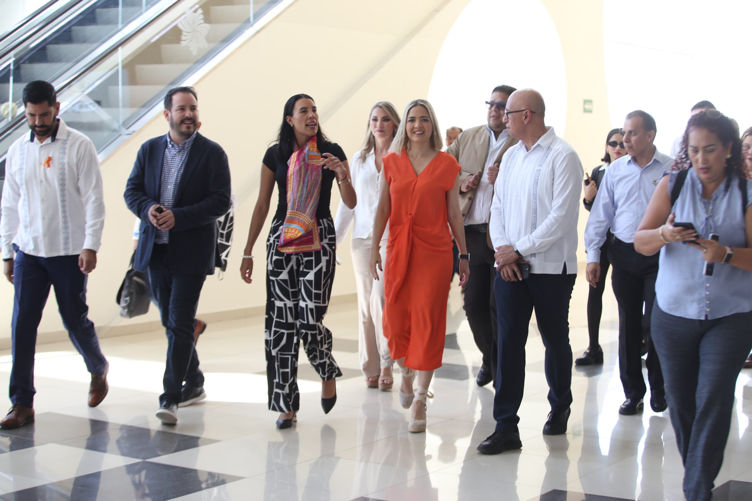 En presencia de dirigentes camarales, hoteleros, restauranteros y touroperadores, la funcionaria federal se puso a la disposición y subrayó ser una gran aliada de Mazatlán y Sinaloa.
