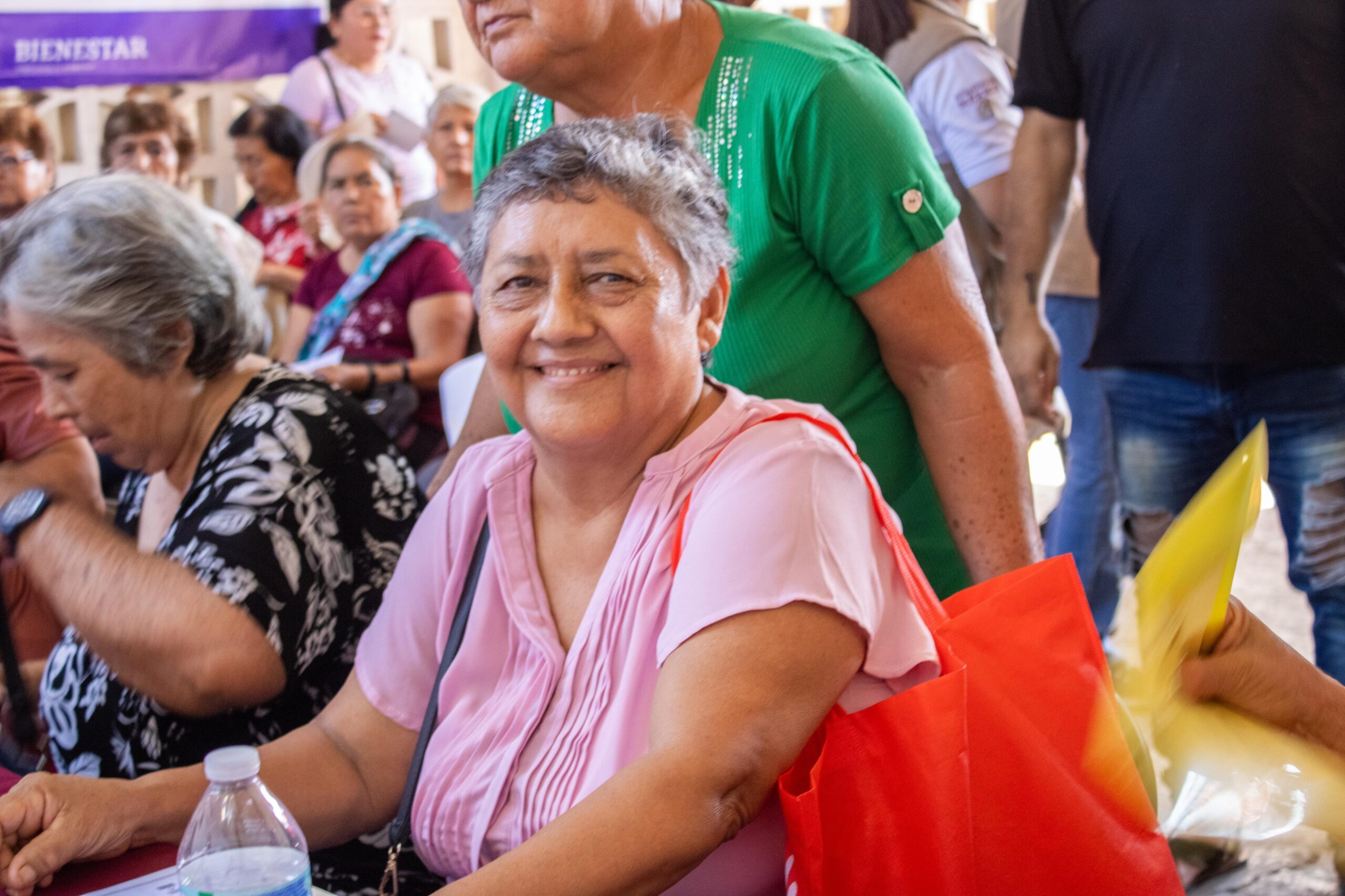 Se están registrado a los programas Mujeres Bienestar de 63 o 64 años y Personas Adultas Mayores de 65 años.